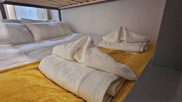 3 bedrooms, iron/ironing board, free WiFi, bed sheets