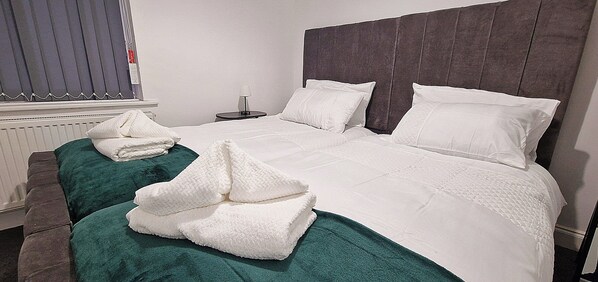 Casa | 3 dormitorios, tabla de planchar con plancha, wifi gratis y ropa de cama