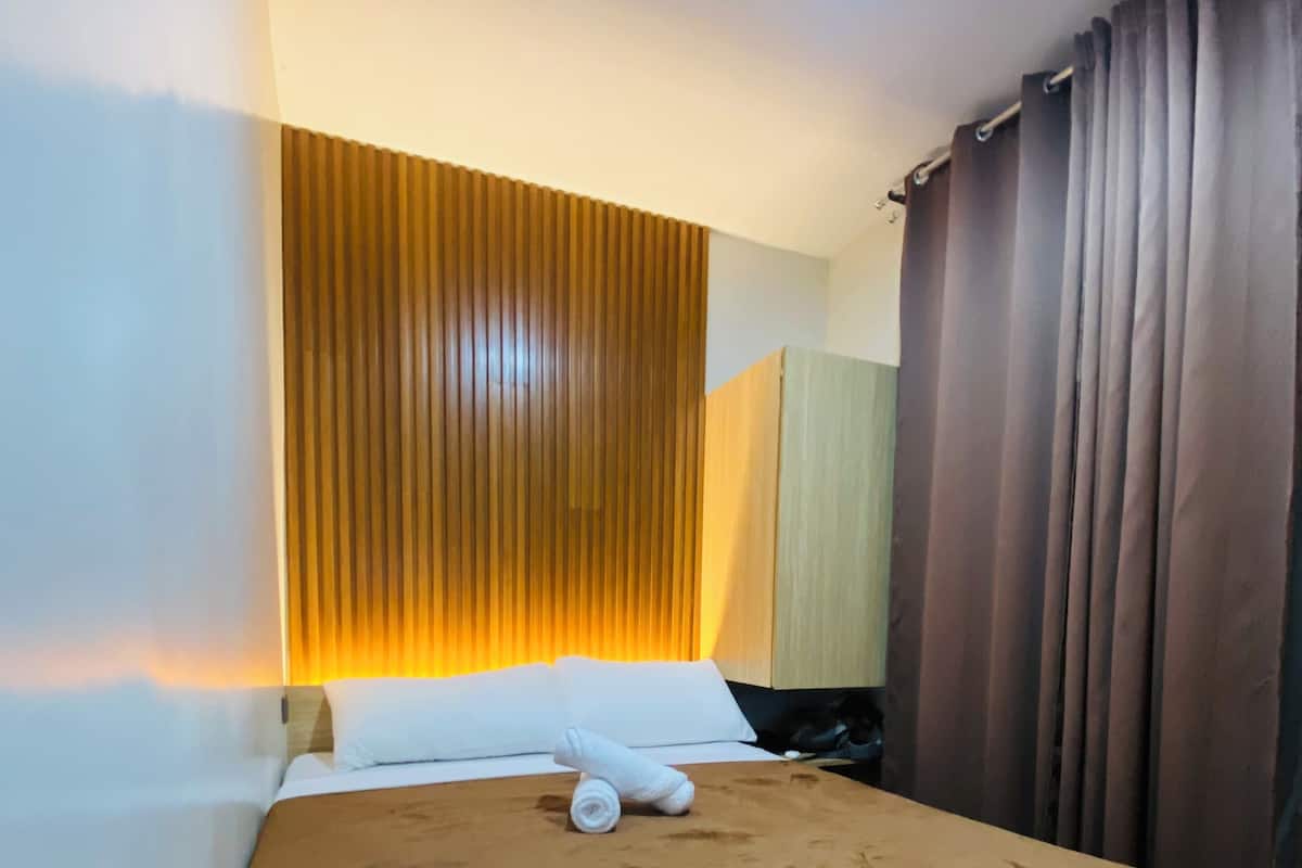 Executive Double Room | Premium bedding, desk, laptop workspace, iron/ironing board