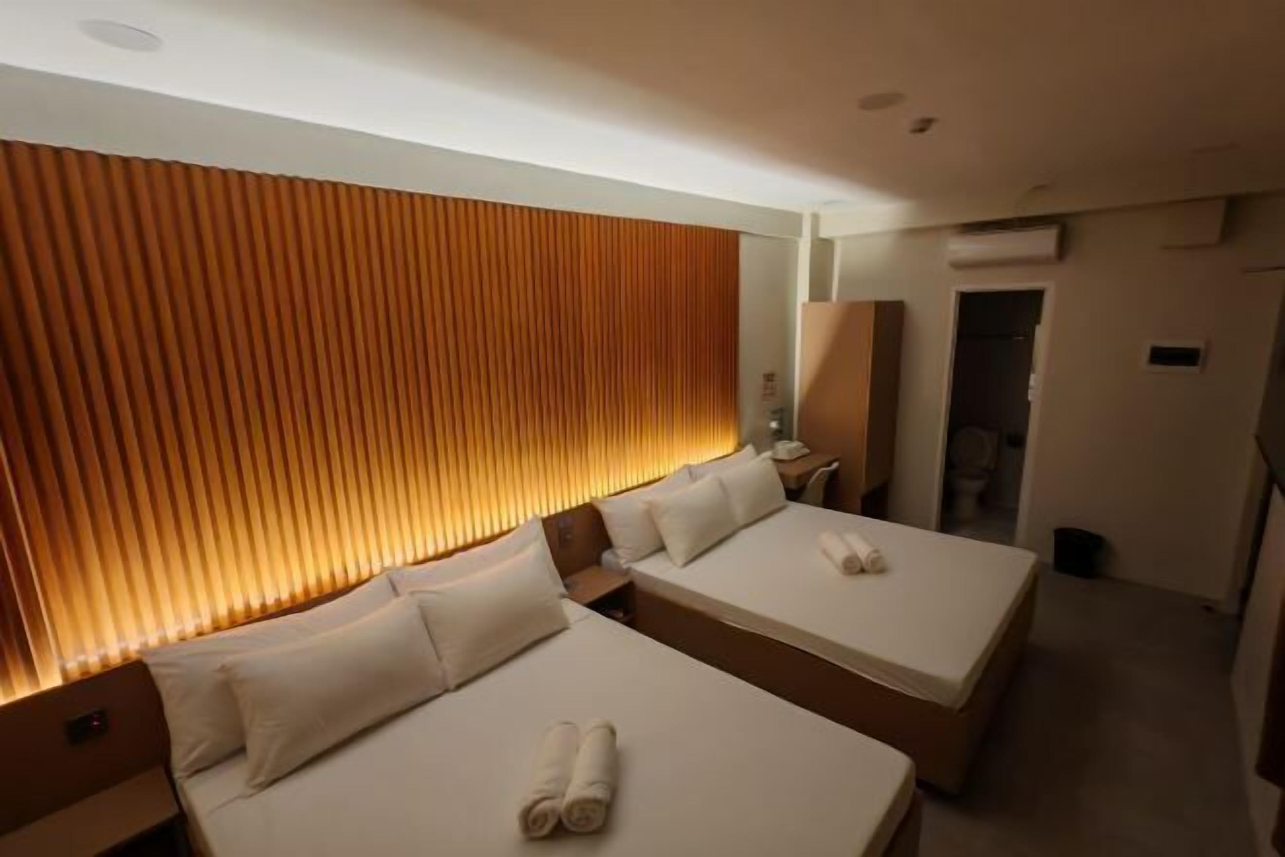 Ropa de cama de alta calidad y escritorio