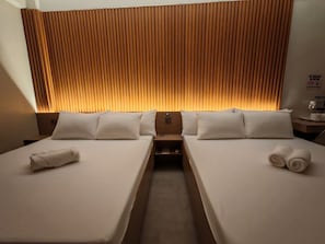 1 bedroom, premium bedding, desk, laptop workspace