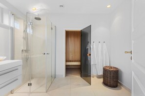 Shower, towels