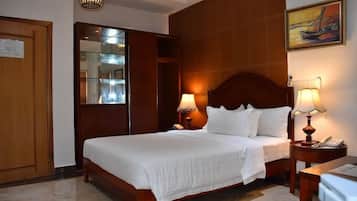 デラックス ルーム バルコニー シティビュー | デスク、ノートパソコン用作業スペース、防音設備、WiFi (無料)