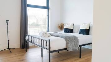 3 bedrooms, iron/ironing board, WiFi, bed sheets