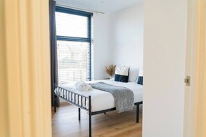 3 chambres, fer et planche à repasser, Wi-Fi, draps fournis