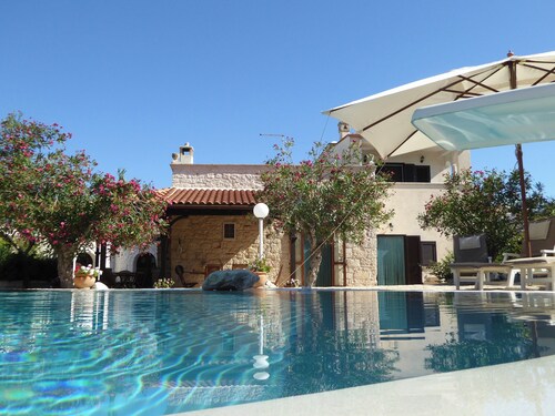Family & pet friendly Villa with large pool, near Ostuni & Carovigno