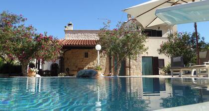 Family & pet friendly Villa with large pool, near Ostuni & Carovigno