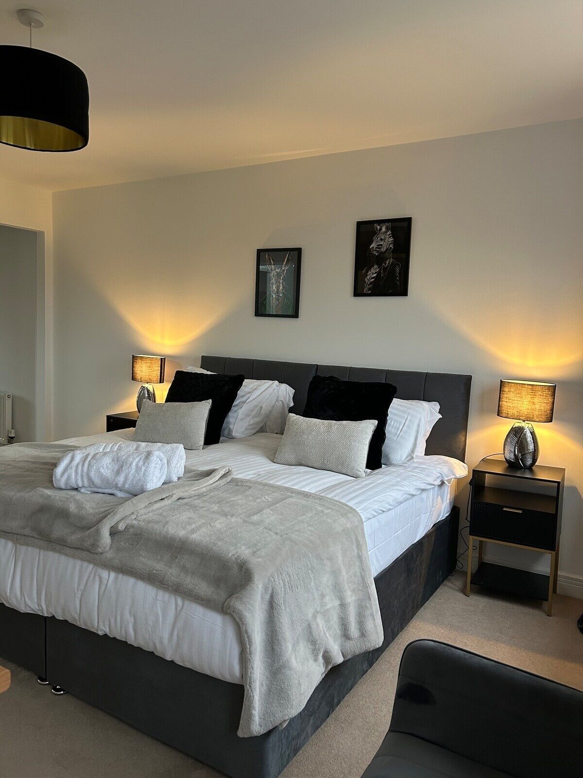 4 多间卧室  、熨斗/熨衣板、上网接入、床单