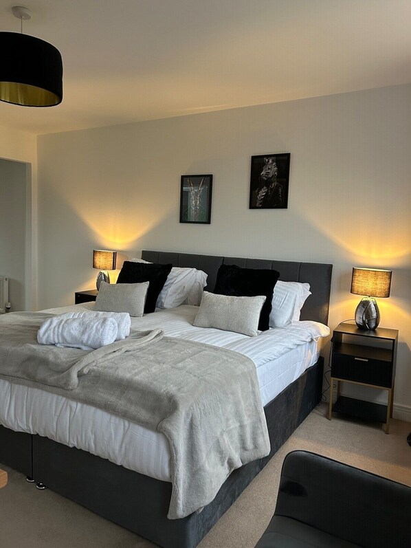 4 habitaciones, tabla de planchar con plancha, internet y ropa de cama 