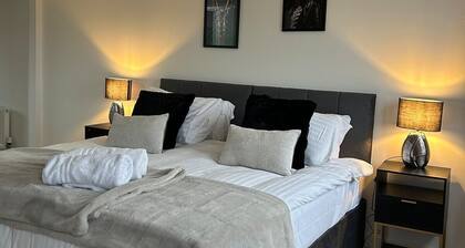 Nr Legoland/Ascot.Comfy House.Ample Parking.Upto 8