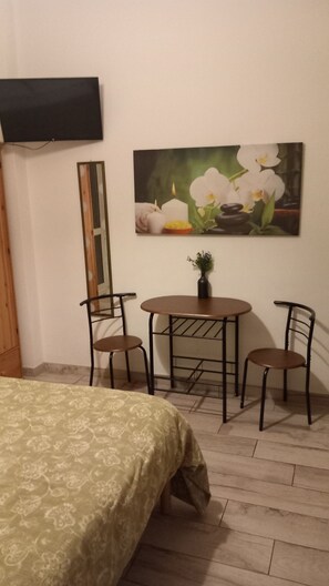 1 bedroom, WiFi, bed sheets - A stone's throw from the center (Salerno)