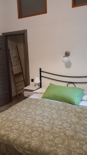 1 camera, Wi-Fi, lenzuola