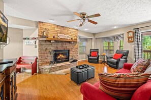 TV, fireplace