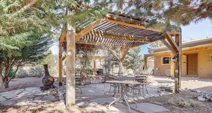 Artsy Studio w/ Patio: 25 Mi to Santa Fe