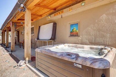 Artsy Studio w/ Patio: 25 Mi to Santa Fe