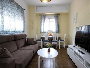 TV - Renovated apartment with parking, WiFi, air conditioning, 5 min from the beach (Málaga-Churriana)