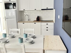 Kühlschrank, Mikrowelle, Ofen, Geschirrspüler
