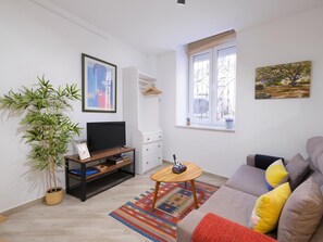TV - Artistic duplex with terrace in Malaga's center (Málaga)