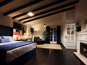 9 quartos, ferros/tábuas de passar roupa, Wi-Fi, roupa de cama