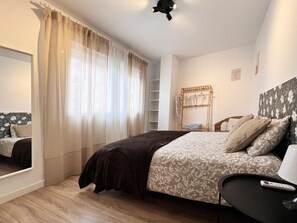 3 bedrooms, free WiFi, bed sheets - Spacious new home, 3 bedrooms, near center and beach, parking, WIFI, air conditioning (Málaga)