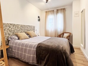 3 عدّة غرف نوم وواي فاي مجانًا وملاءات أسرّة