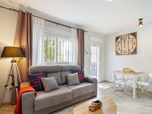 TV - Penthouse with terrace, WIFI & breakfast included (Málaga)