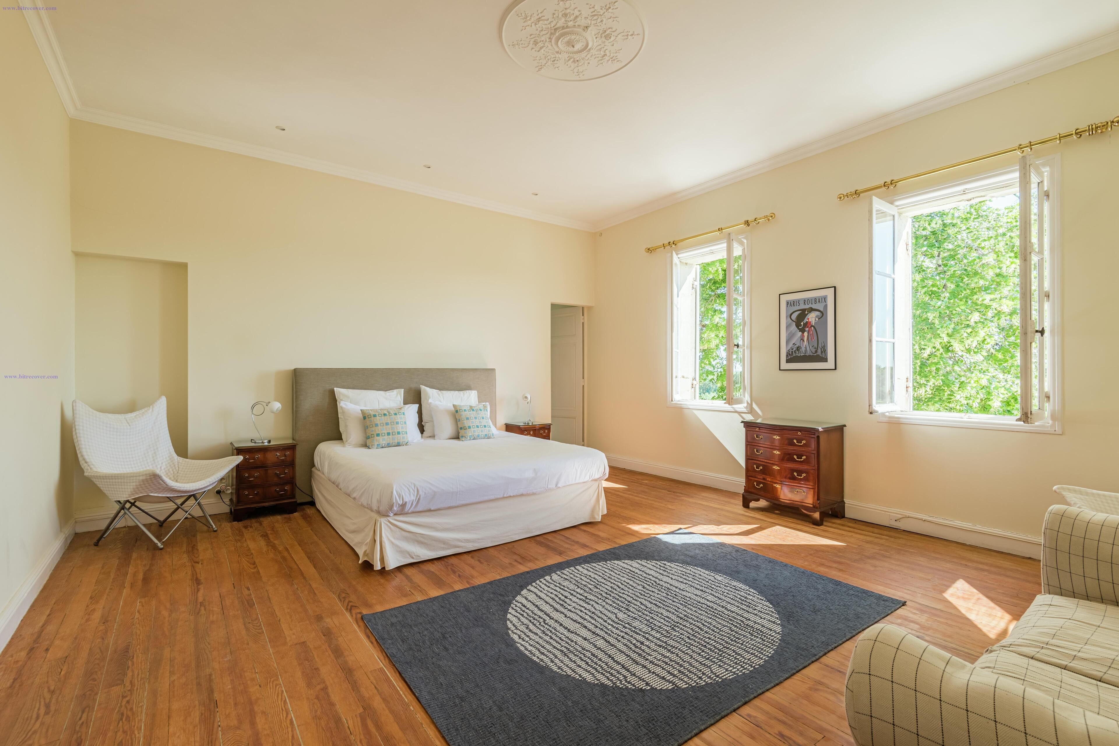 6 chambres, fer et planche à repasser, Wi-Fi, draps fournis