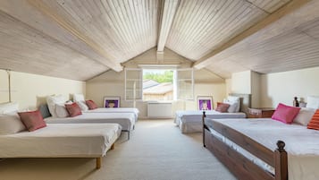 6 bedrooms, iron/ironing board, WiFi, bed sheets