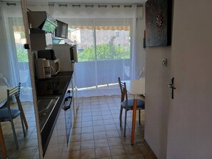 Kühlschrank, Mikrowelle, Ofen, Toaster