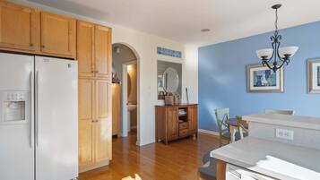 Casa de ciudad, varias camas, balcón (Bayside Destination Drive) | Interior