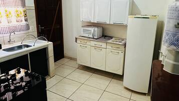 Comfort-Haus | Eigene Küche | Kühlschrank, Mikrowelle, Wasserkocher mit Kaffee-/Teezubehör