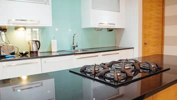 Departamento, 1 habitación | Cocina privada | Refrigerador con congelador, microondas, horno y parrilla de estufa