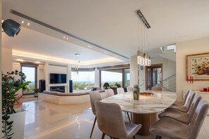 Villa | 6 habitaciones, escritorio, insonorización y internet 