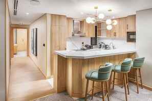 1 bedroom, premium bedding, in-room safe, desk
