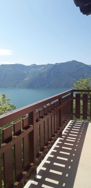Property grounds - "Sarnico" room (Lombardia)
