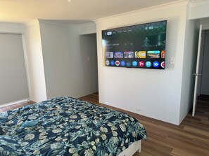4 habitaciones, tabla de planchar con plancha, wifi y ropa de cama 
