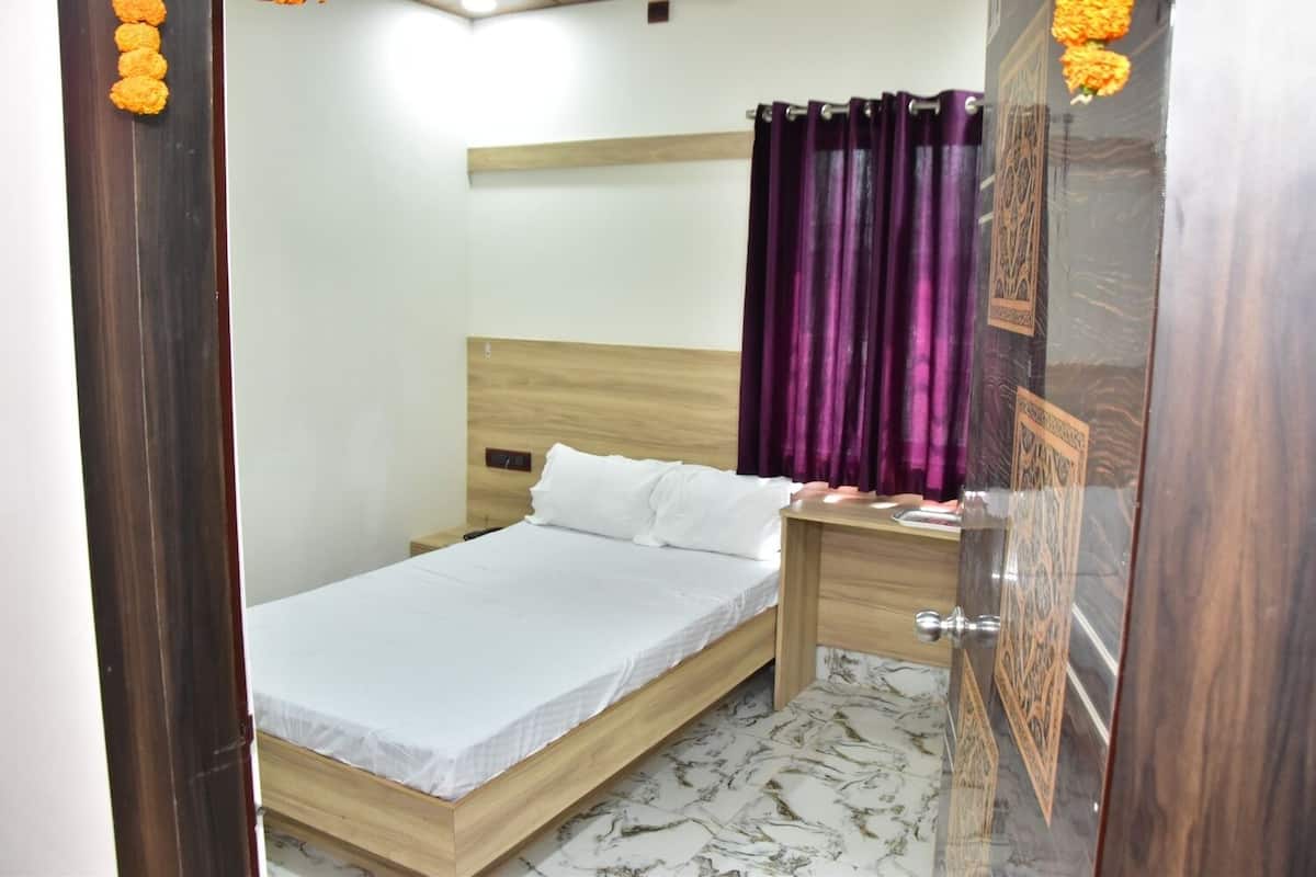 In-room safe, desk, laptop workspace, blackout curtains
