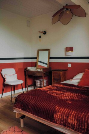 4 chambres, fer et planche à repasser, Wi-Fi, draps fournis