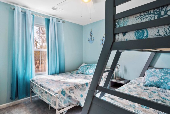 Ferienhaus, Mehrere Betten, Terrasse, Gartenblick (Schooner Landing 2) | 4 Schlafzimmer, individuell dekoriert, individuell eingerichtet