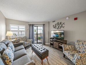 TV - Private Beach Access - Beach Views - Pool (St. Pete Beach)