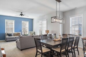 Appartement, meerdere bedden, open haard (Villages at Five Points - West) | Dineren