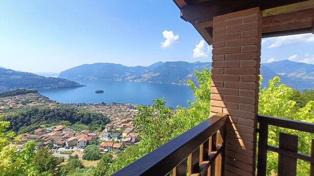 Unclassified image, 1 of 15, button - "Iseo" room (Marone)
