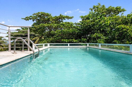 Villa Angelica Apt 101 steps to Sandy Beach