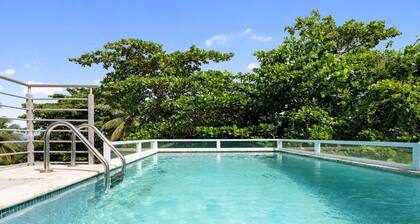 Villa Angelica Apt 101 steps to Sandy Beach