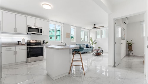 Villa Angelica Apt 101 steps to Sandy Beach