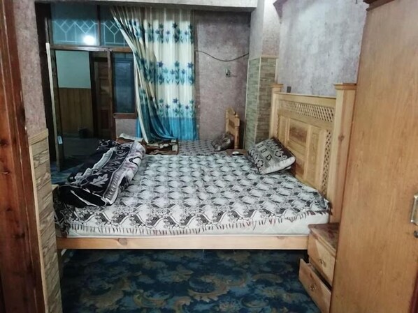 Soundproofing, iron/ironing board, free WiFi