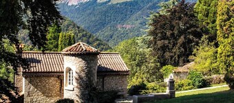 Charming Cottage w/Scenic Views, Garden, Barbecue & Fire Pit. Pet Friendly!