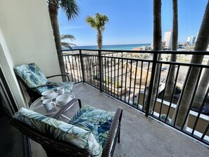 Property grounds - Gulf Views Studio unit across the street from beach and Sharky's (Panama City Beach)