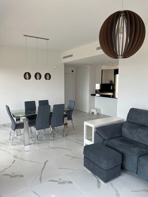 Smart TV, mesa de pingue-pongue