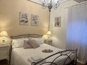 1 chambre, fer et planche à repasser, Wi-Fi gratuit, draps fournis